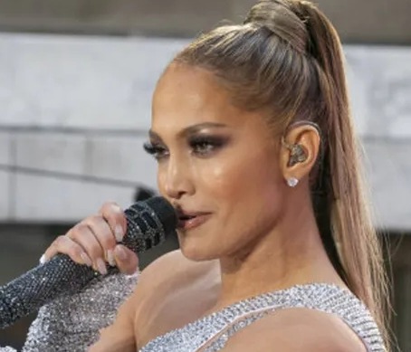De ce concertul lui Jennifer Lopez din București a stârnit controverse