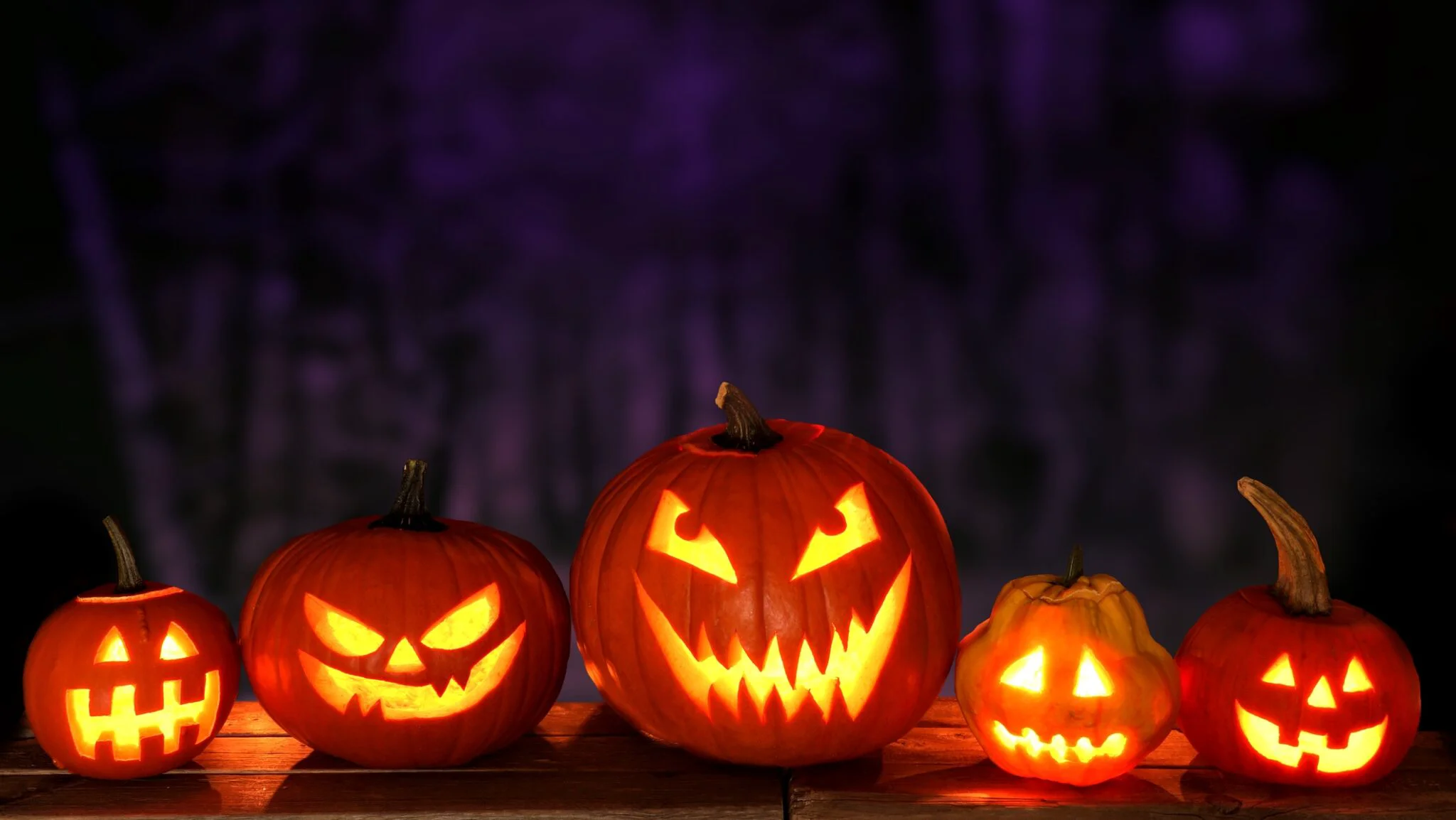 România, între strigoi și dovleci sculptați. Noaptea Strigoilor versus Halloween. Tradiții, semnificații și obiceiuri fascinante
