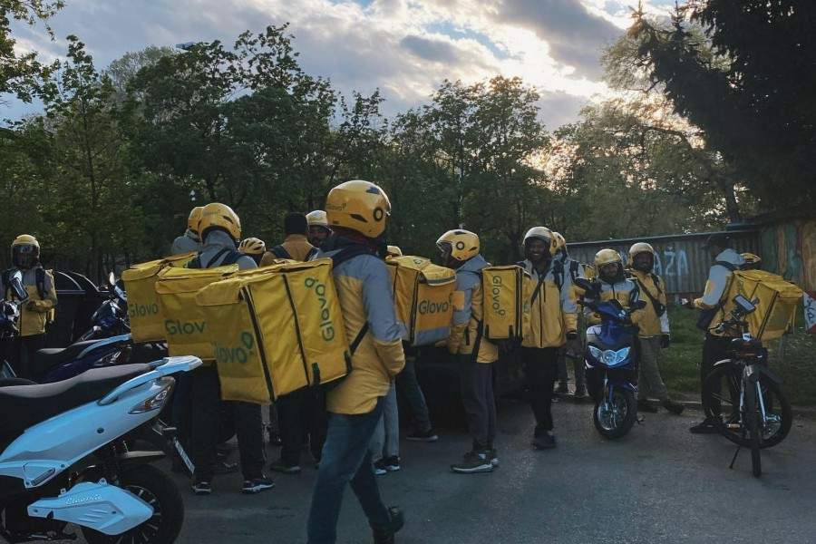 Câți bani câștigă în România un muncitor din Bangladesh dupa ce și-a părăsit familia și copilul să lucreze aici.”Copilu mă întreabă mereu când mă întorc acasă”