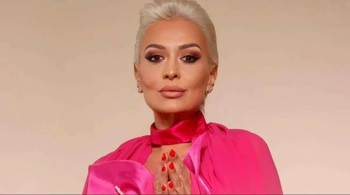 Monica Anghel și-a speriat fanii după ce a pus o poză cu ea în patul de spital. Vezi ce s-a întâmplat cu îndrăgita artistă