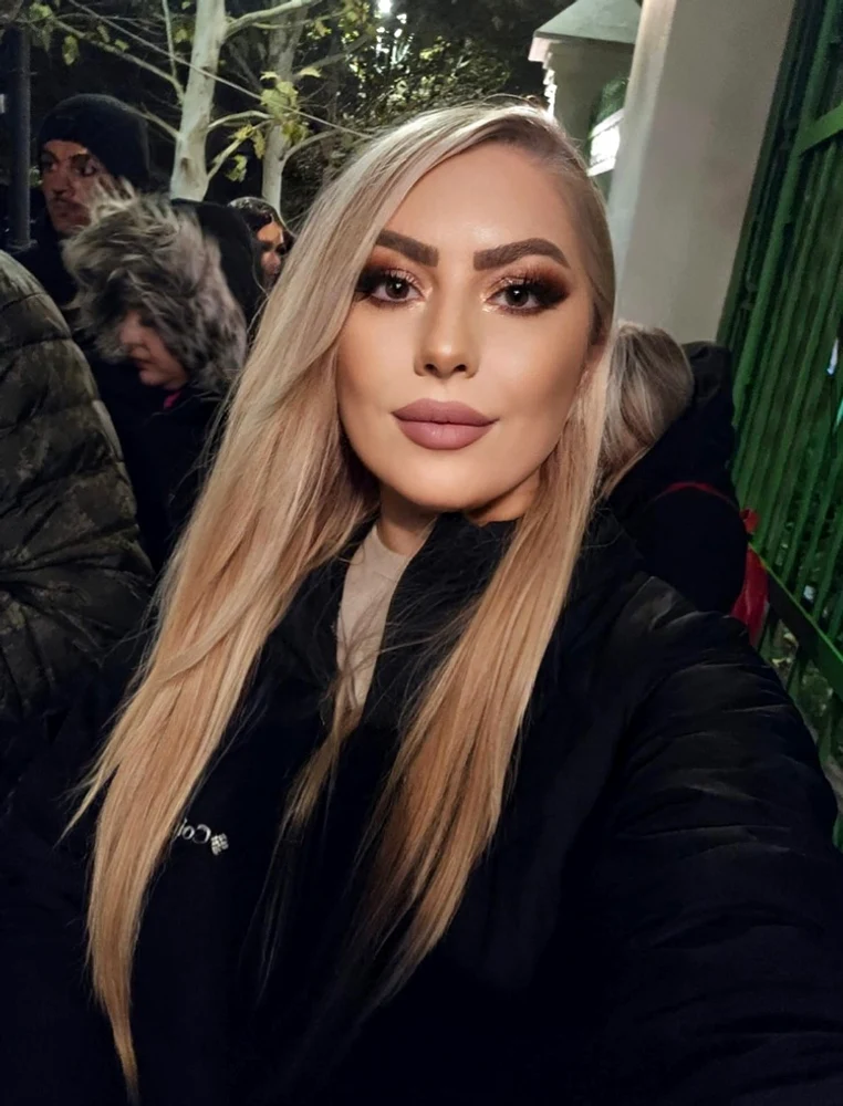 Cât a așteptat Ornela Pasăre, la rând, pentru a se închina la Moaștele Sfântului Dimitrie cel Nou. Artista își dorește să ajungă și la Altarul Catedralei Mântuirii Neamului