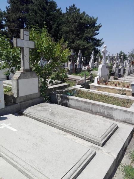 Român implicat într-un jaf la un cimitir din Italia. Obiectele furate cântăresc mai mult de o tonă