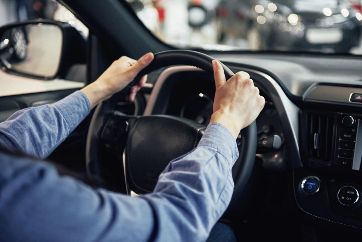 Afecțiunile care îți pot suspenda permisul de conducere. Ce boli îi lasă pe șoferi fără drept de a conduce