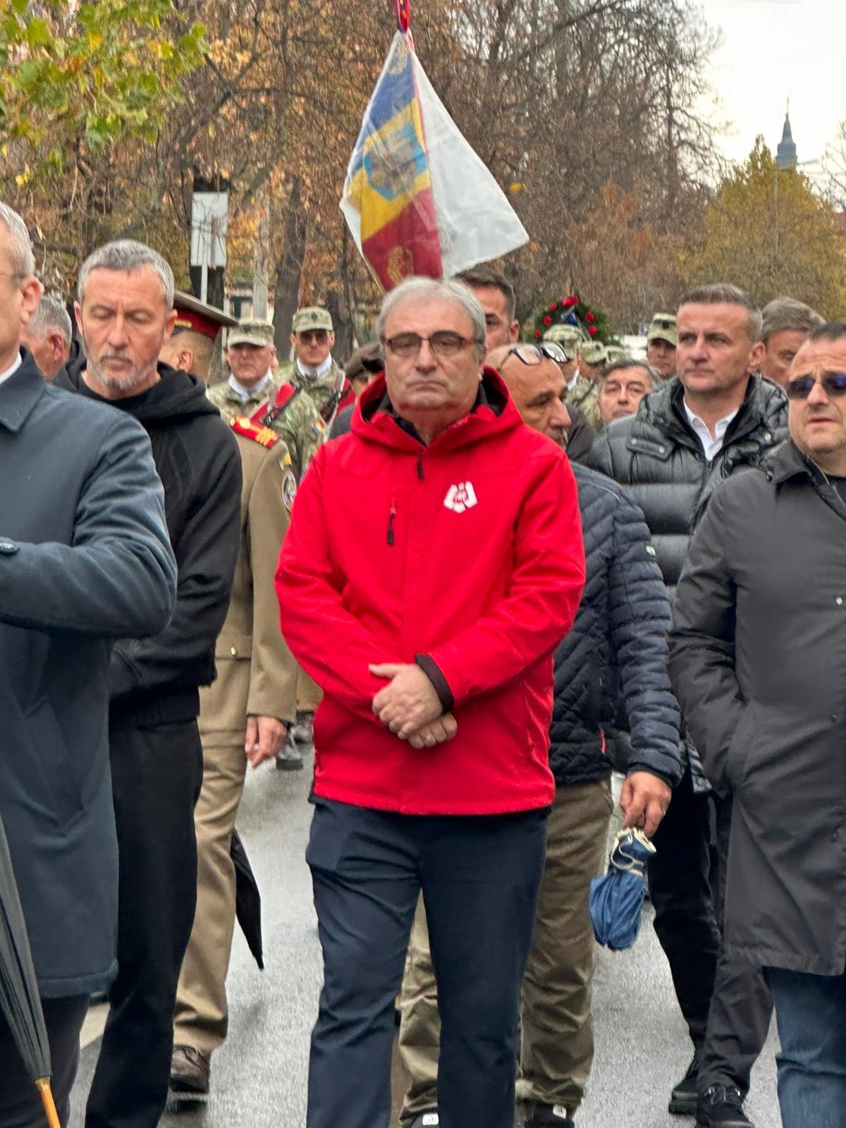 Mihai Stoichiță, surprins într-un moment controversat la înmormântarea lui Emeric Ienei. Un gest considerat de mulți lipsit de respect
