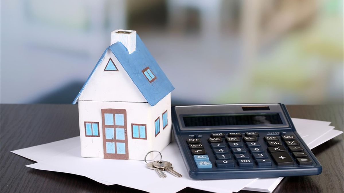 Cât trebuie să câștigi pentru a-ți permite un credit imobiliar în 2025. Prețurile locuințelor s-au dublat în marile orașe din România
