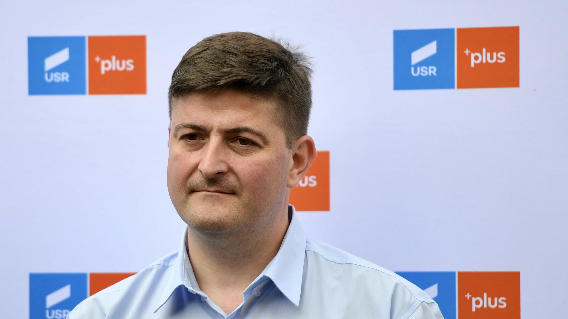 Bărbatul nominalizat la Apărare și-a început drumul în showbiz, la Vara Ispitelor, cu dansuri provocatoare alături de Cosmina Păsărin