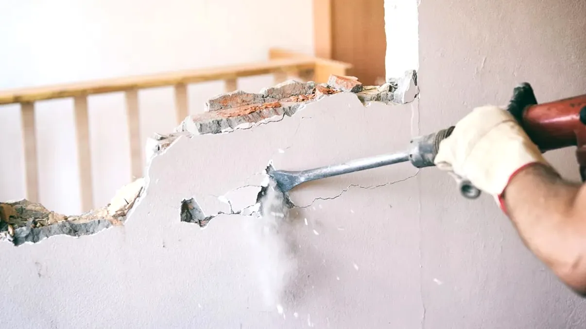 Renovezi apartamentul? Iată când îți trebuie semnătura vecinilor și ce se întâmplă dacă aceștia se opun