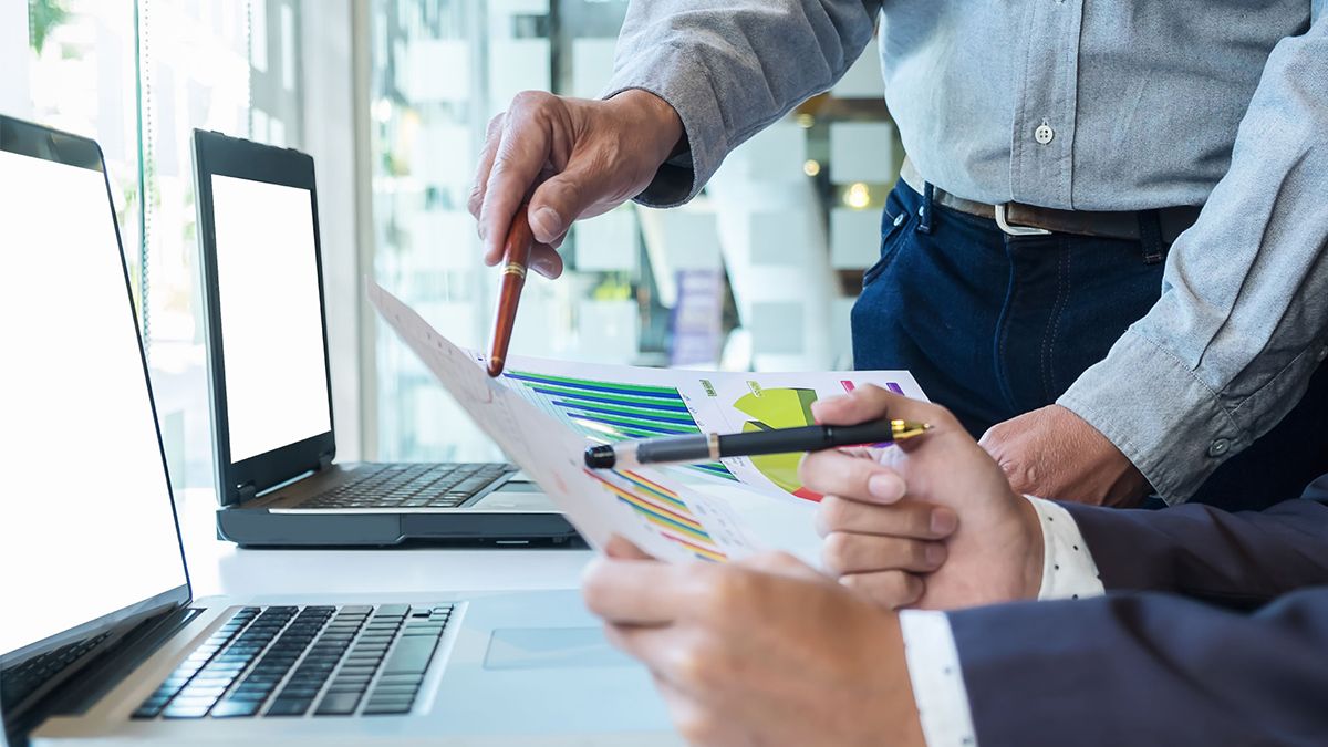 Românii care vor primi sprijin financiar de la stat. Cine sunt beneficiarii noilor tichete electronice