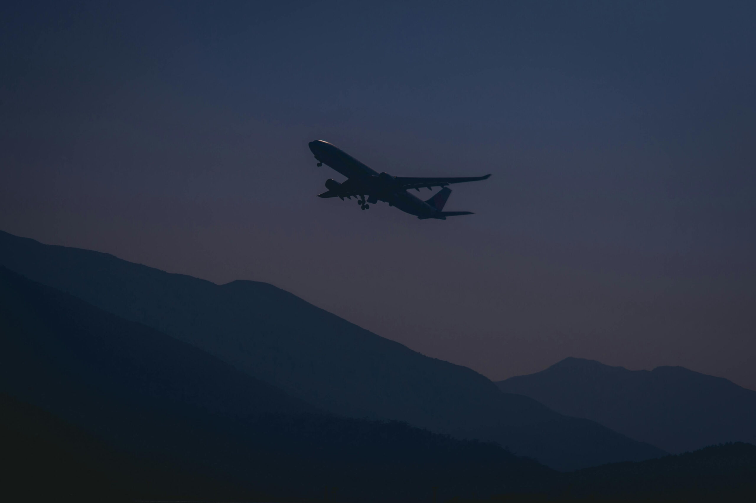 Fără zboruri pe timp de noapte pe Aeroportul Băneasa. De ce au decis autoritățile să suspende zborurile nocturne