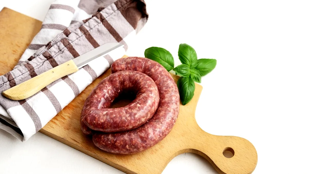 De ce este important să folosești carne rece atunci când prepari cârnați. Trucul pe care îl aplică gospodarii cu experiență