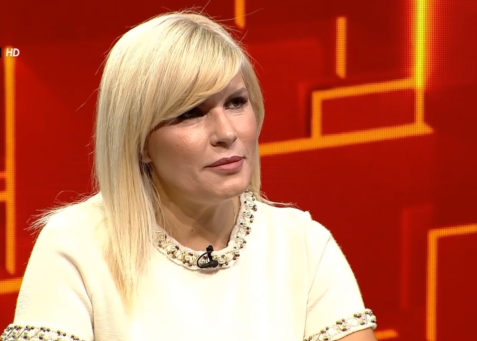 Elena Udrea a părăsit țara alături de fiica sa, la doar câteva luni după eliberare. Adrian Alexandrov a rămas în România