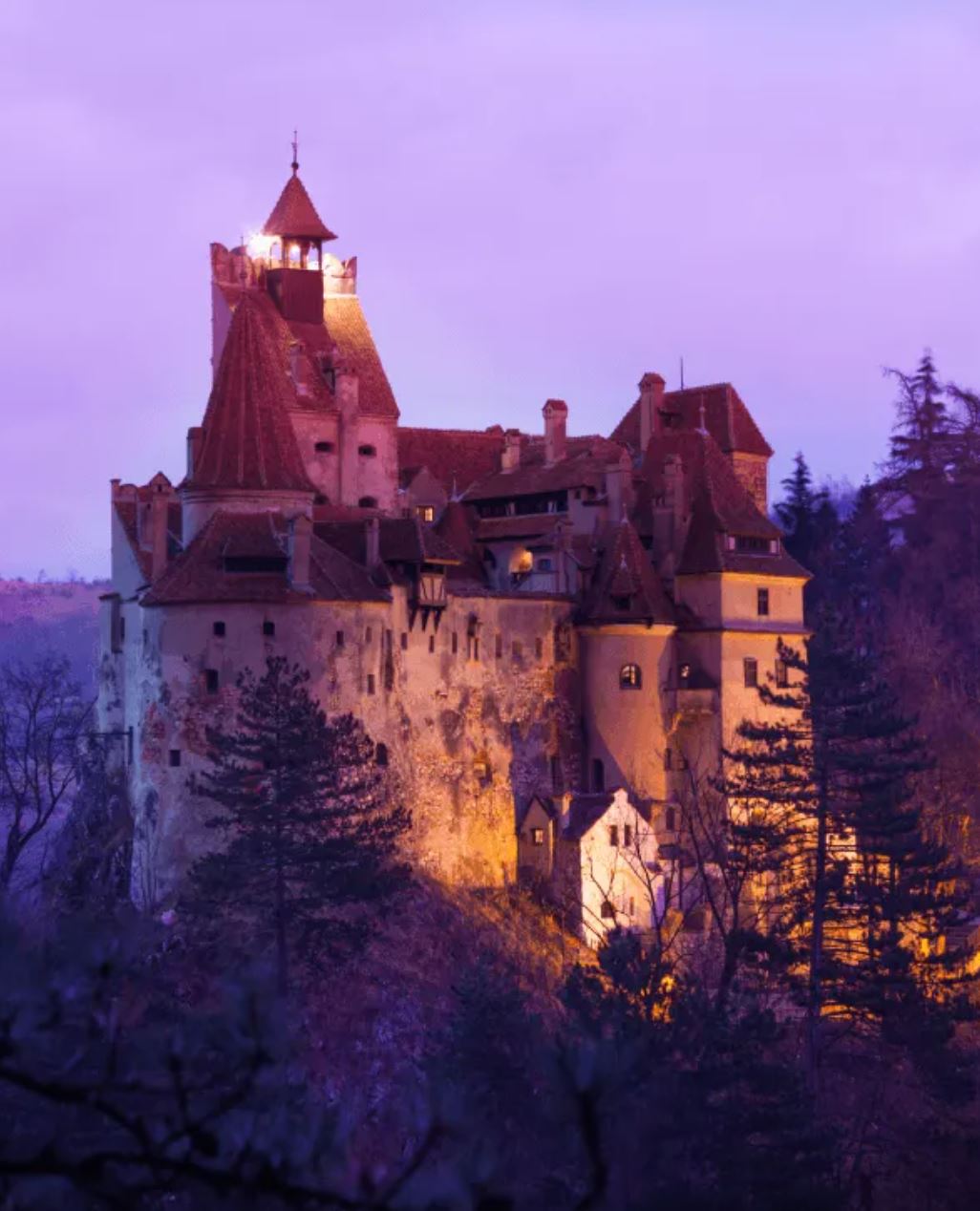 Un italian a decedat la Castelul Bran. Bărbatul de 55 de ani venise să viziteze „Casa lui Dracula”