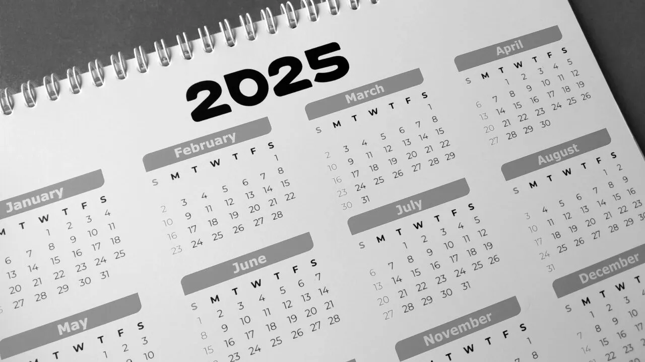 Finalul anului 2025 și începutul lui 2026 aduc mai multe zile libere legale. Noul an va debuta cu o minivacanță
