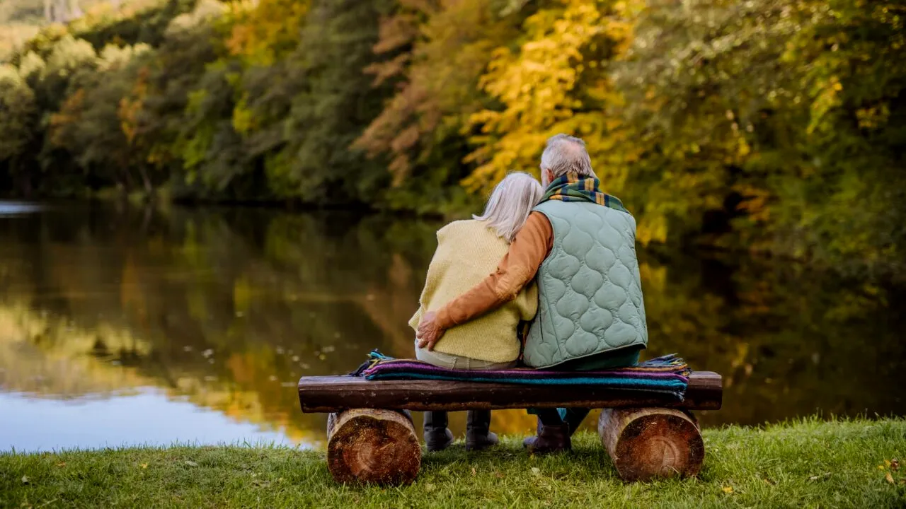 Pensionarii care primesc abonamente gratuite pentru transportul public. Află când începe emiterea lor