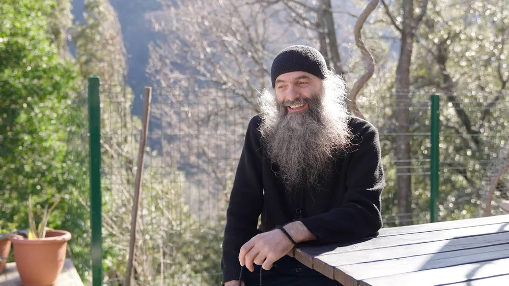 Părintele Pimen, cuvânt pentru cei împovărați de necazuri: „Când ești la pământ, atunci lucrează Dumnezeu cel mai frumos”