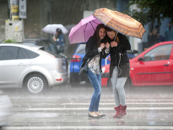 Noiembrie în România – toamnă târzie cu surprize: temperaturi blânde, dar şi avertizări pentru frig şi ploi