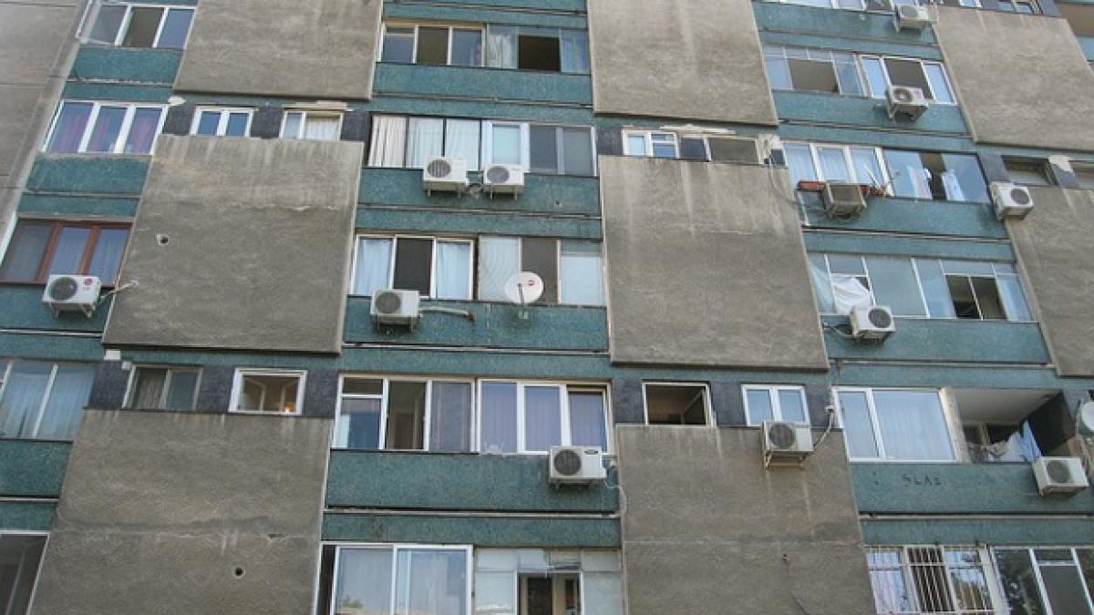 Atenție, români! Riscați să rămâneți fără economiile de o viață. Noua schemă de fraudă care îi vizează pe locatarii de la bloc