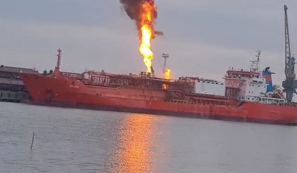Locuitorii din Ceatalchioi, Tulcea, sunt evacuați din cauza riscului de explozie al unei nave încărcate cu GPL