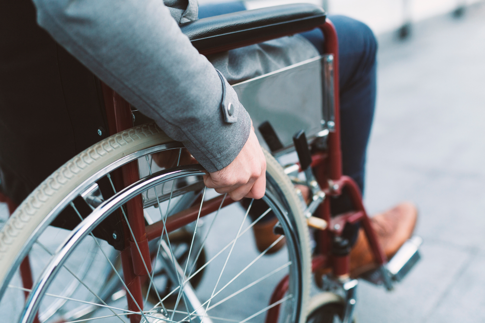 Când se poate cumula pensia de handicap cu alte venituri în 2025. Ce este permis și ce rămâne interzis