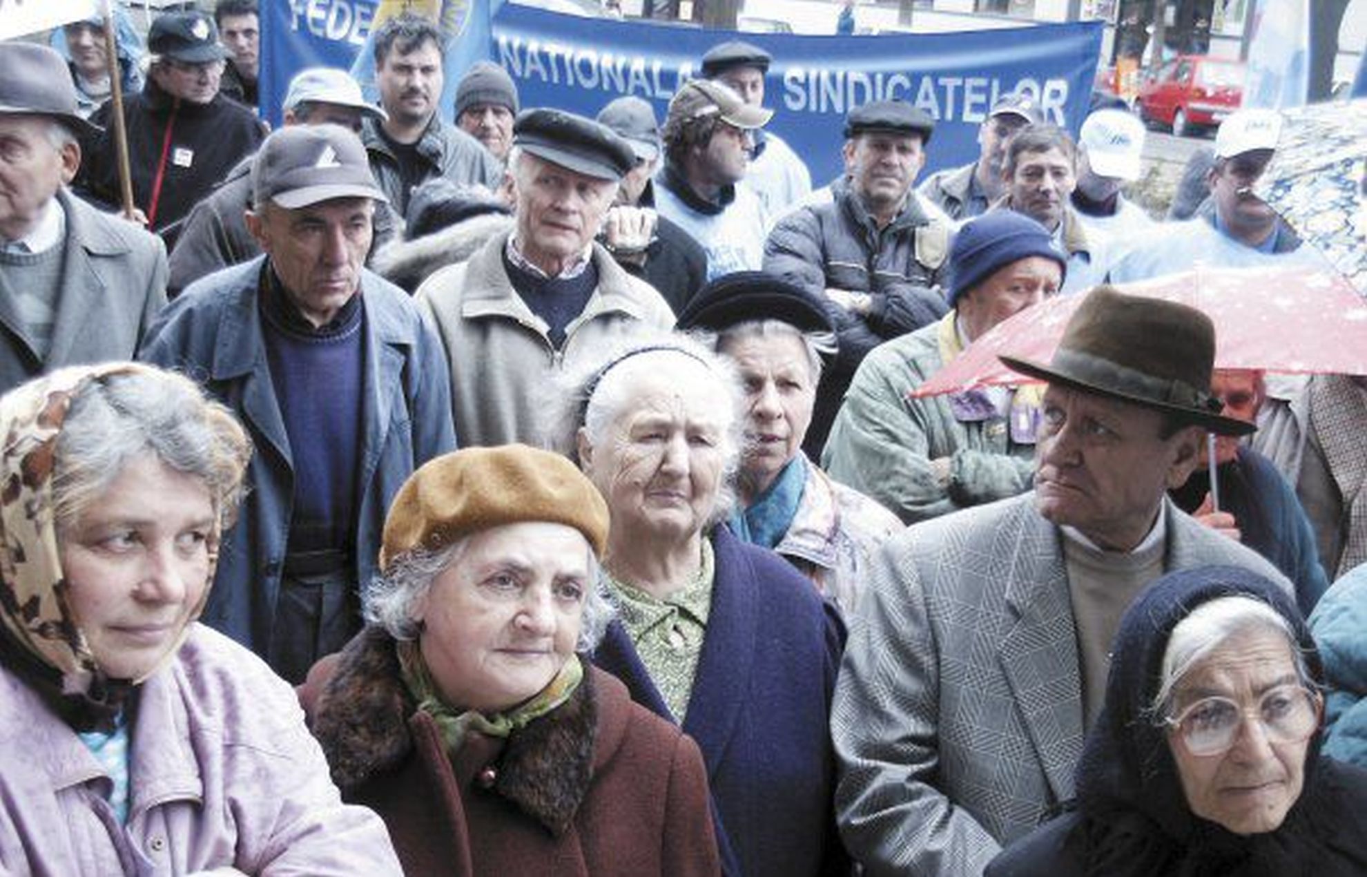 Guvernul propune introducerea unei a 14-a pensii lunare. Criticii avertizează că măsura ar putea amplifica și mai mult deficitul bugetar