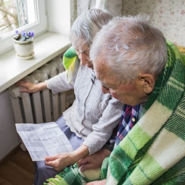 Pensionarii cu venituri mici vor primi un ajutor de 400 de lei înainte de Crăciun: Ministrul Muncii a anunțat recalcularea pensiilor