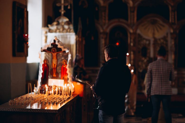 Calendar ortodox, 29 noiembrie 2025. Ce ritual trebuie să urmeze fetele nemăritate în noaptea Sfântului Andrei pentru a-și afla ursitul. Rugăciunea puternică ce se rostește astăzi pentru vindecare