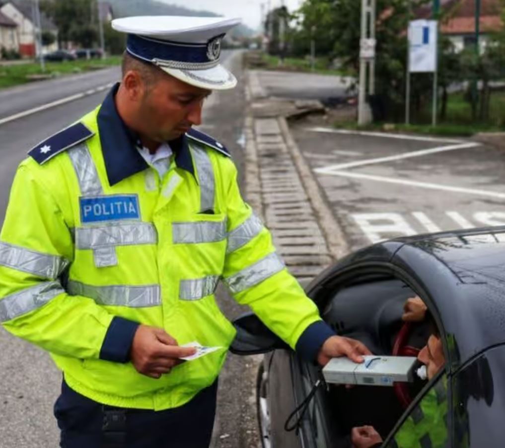 Ce a pățit un șofer băut care a încercat să dea șpagă polițiștilor de la rutieră