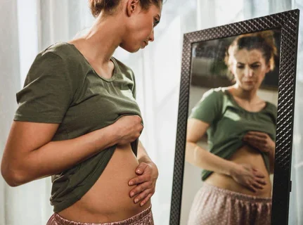Ai între 40 și 60 de ani? Aceste 10 alimente pot deveni remediul natural pentru digestie și balonare
