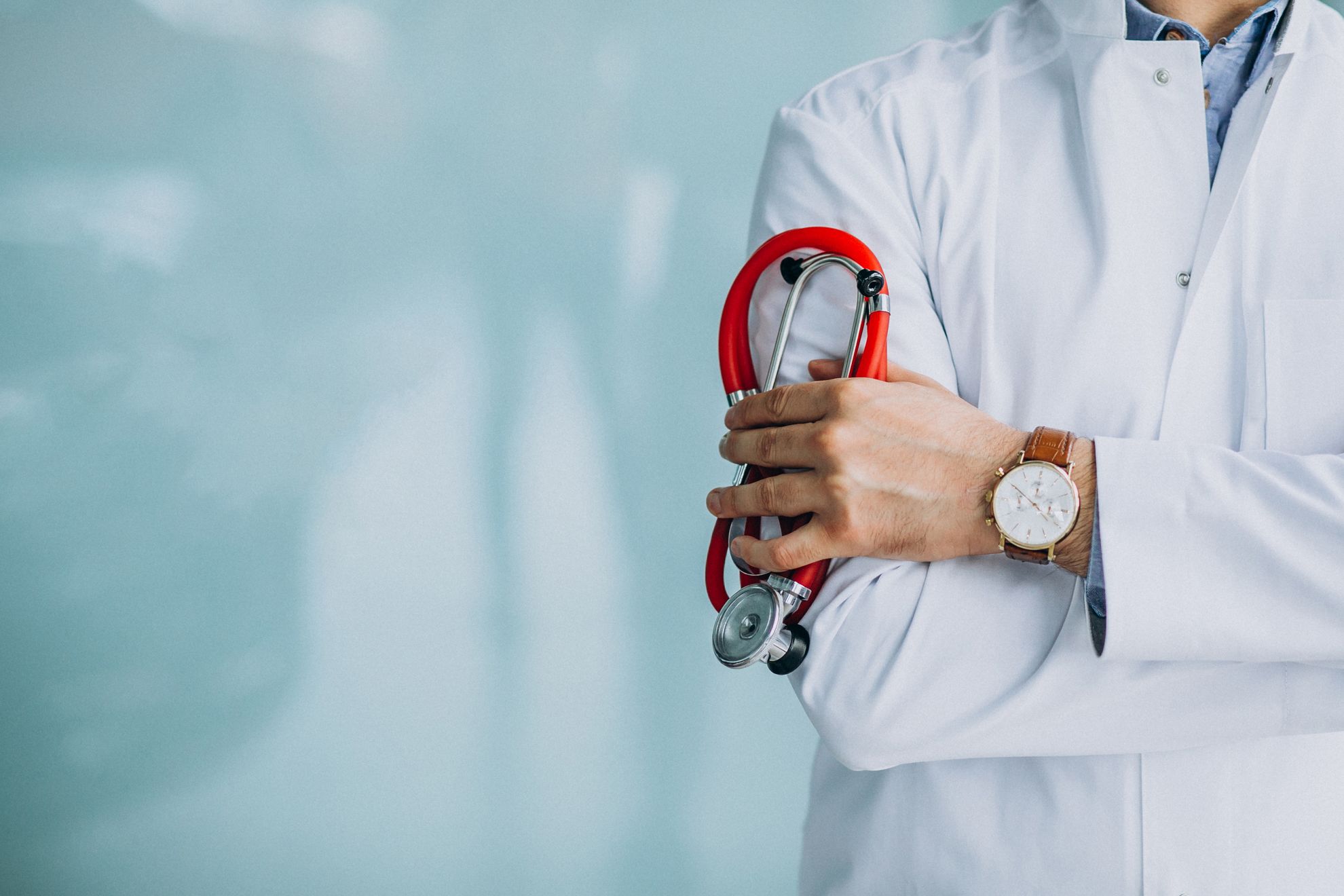 Lege nouă pentru medicii din România. Autoritățile introduc reguli mai stricte în sistemul de sănătate