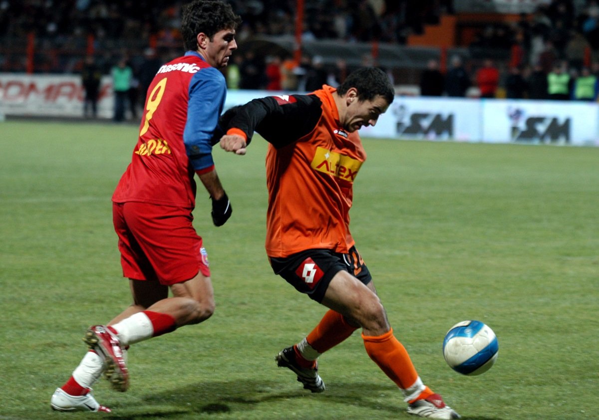 Prăbușire totală pentru un fost fotbalist de top! A fost văzut cerșind pe stradă