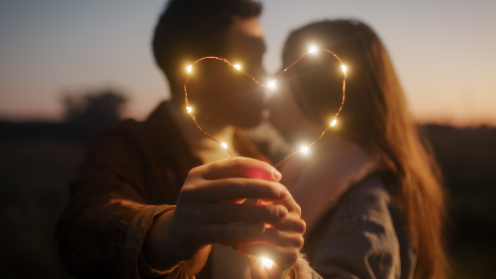 Horoscopul iubirii pentru anul 2026. Două zodii au șanse mari să își întâlnească sufletul pereche