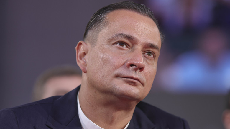 Părinții lui Daniel Băluță, pensionari la stat, au achiziționat recent opt apartamente, inclusiv un penthouse, la un preț deosebit de avantajos. Cine este proprietarul blocului