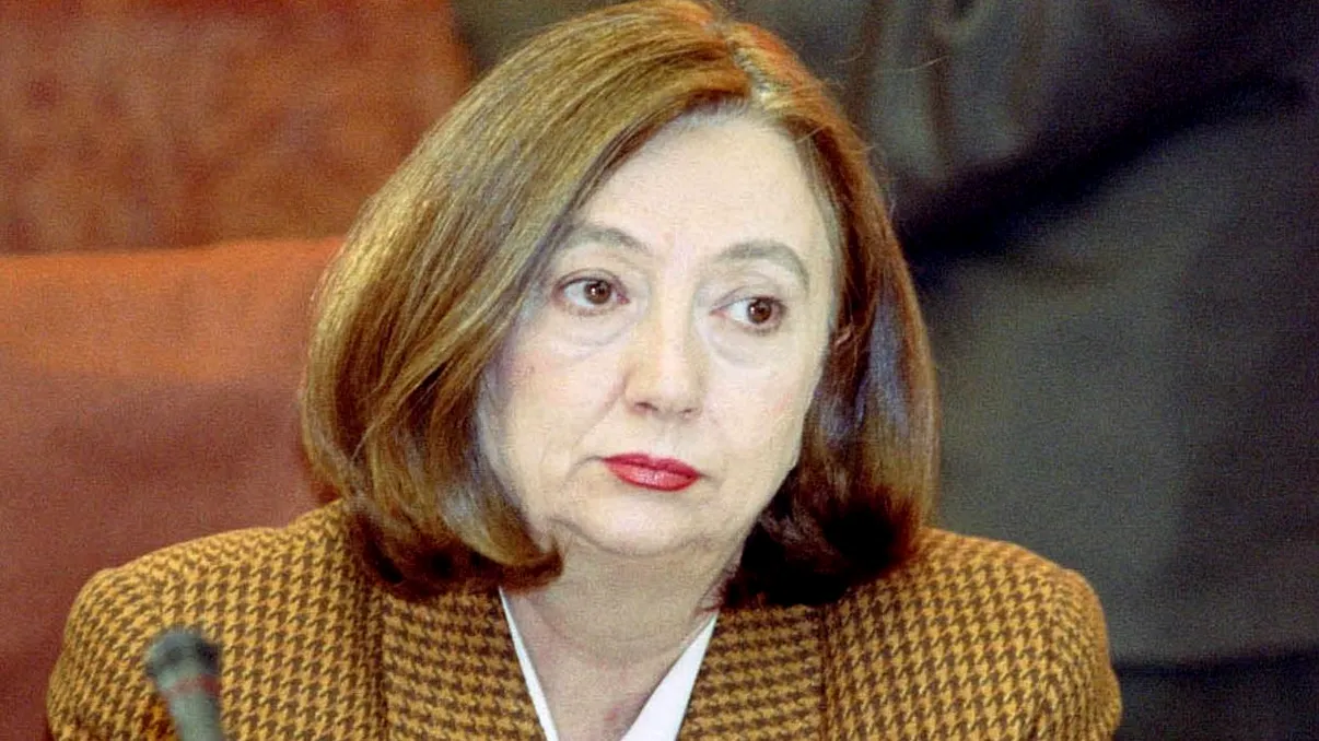 Gestul simbolic al nepoatei Rodicăi Stănoiu după cea de-a doua slujbă de înmormântare a fostului ministru al Justiției