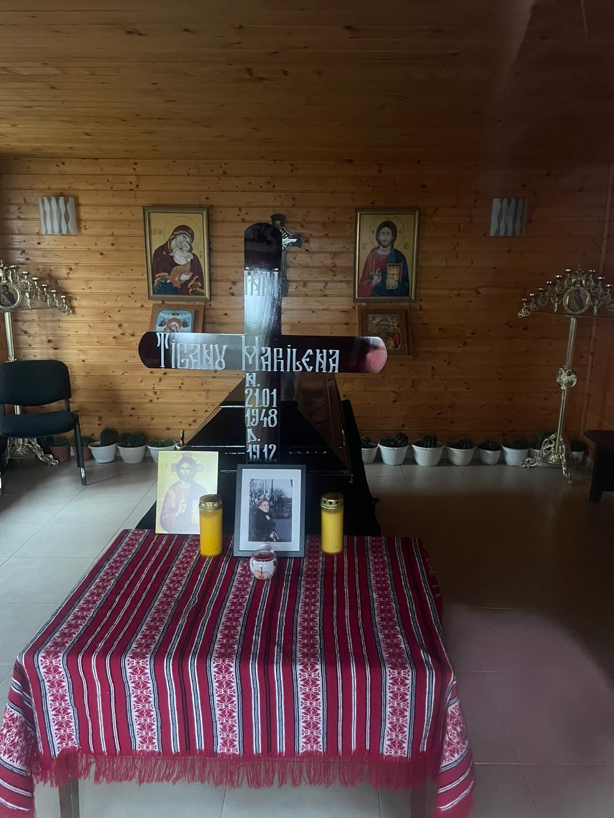 Priveghi marcat de emoții puternice. Ce au remarcat cei prezenți la căpătâiul mamei Mihaelei Rădulescu