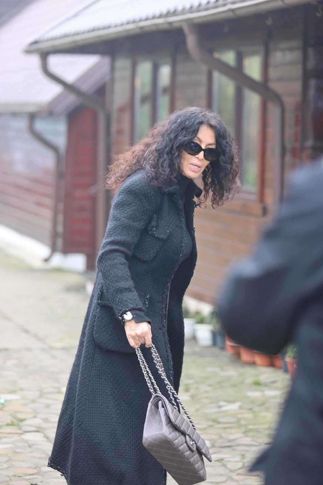 Lanț de ghinioane pentru Mihaela Rădulescu! Unul, chiar în ziua în care mama ei a fost depusă la capelă