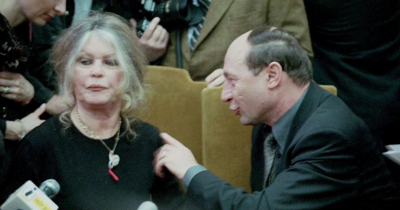 Brigitte Bardot și Traian Băsescu, o întâlnire rămasă în istorie. Replica celebrei actrițe a devenit memorabilă