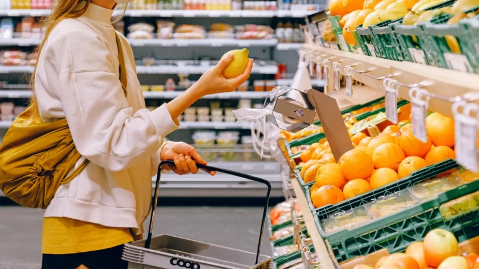Citricele din magazinele din România ridică semne de întrebare privind siguranța alimentară. Ce pericole pot apărea dacă sunt consumate