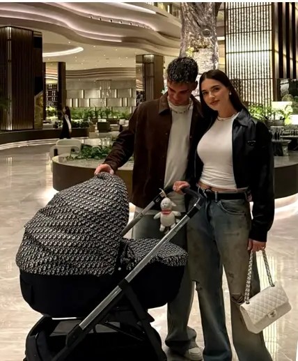 Ce sumă a plătit Ianis Hagi pentru căruciorul fiului său. Fotbalistul a ales un model extrem de scump