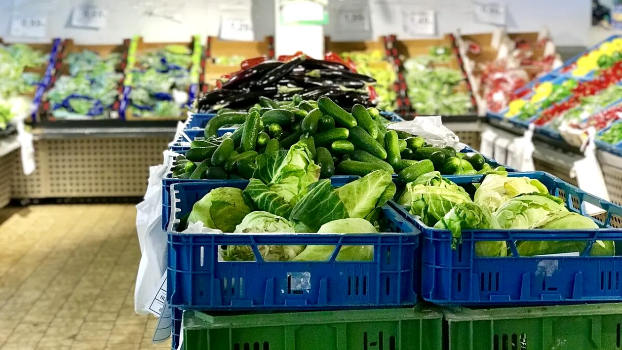 Supermarketurile din România, lovite de criză înainte de sărbători! Produsul care a dispărut de pe rafturi
