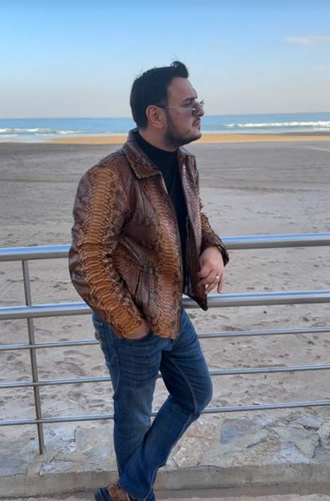 Alertă în lumea muzicii! Artist celebru, plecat de urgență în Franța pentru tratament. Medicii i-au impus restricții până în primăvară