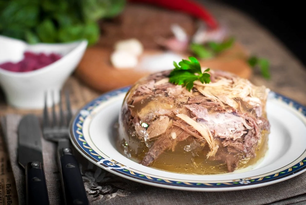 Secretul unei piftii reușite. Ce tip de carne trebuie să alegi pentru a ieși limpede, aromată și plină de gust