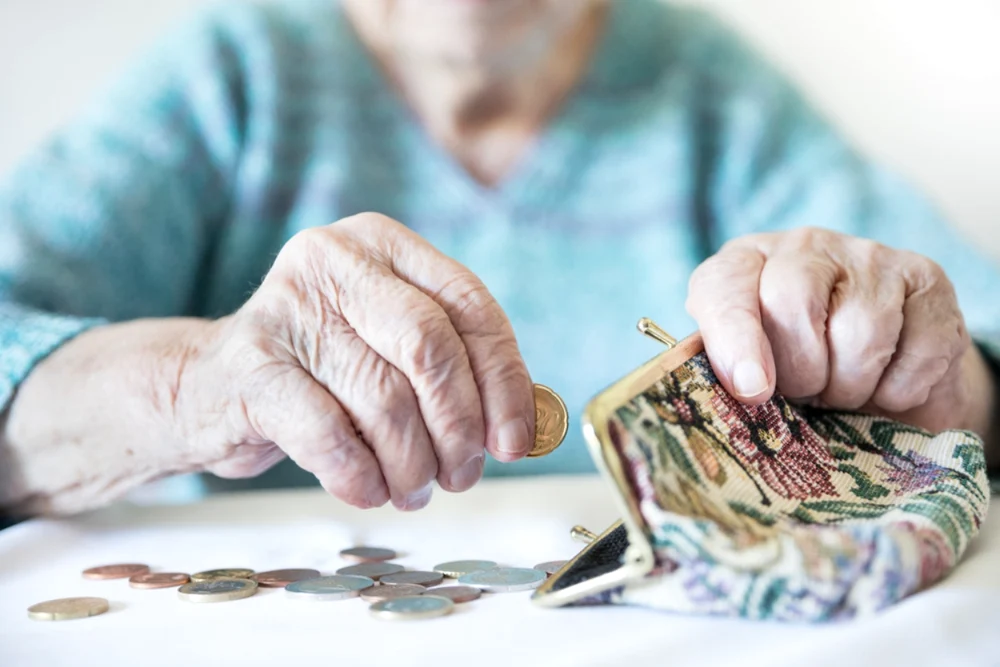 Pensionarii trebuie să știe! Ce venituri nu sunt trecute în cartea de muncă și cum le puteți folosi în avantajul vostru