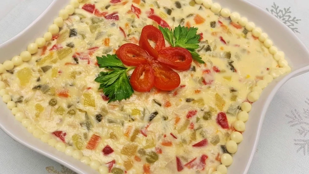 Ce tip de carne este ideal pentru salata boeuf și ce cantități de morcovi și cartofi se folosesc pentru un preparat reușit