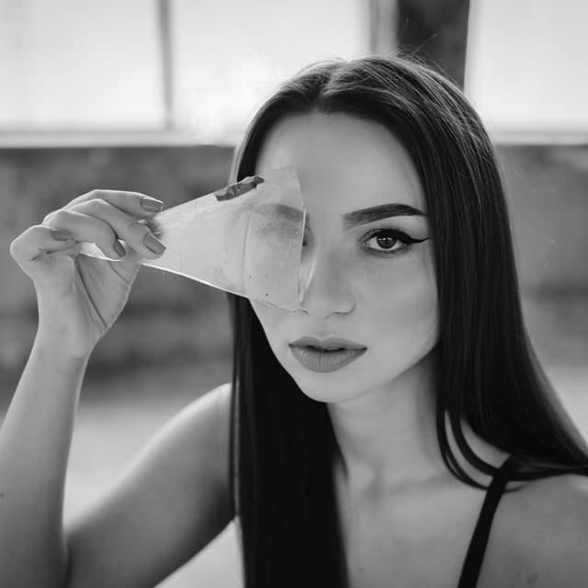 Mesajul apărut pe pagina Mălinei, fotojurnalista decedată după ce ar fi căzut de la etajul 7: „Ce ai făcut, fată dragă?”