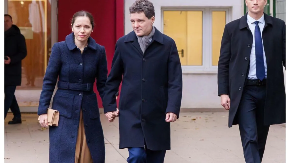 Partenera lui Nicușor Dan, Mirabela Grădinaru, a atras atenția la secția de vot. Ce ținută a ales pentru ziua alegerilor