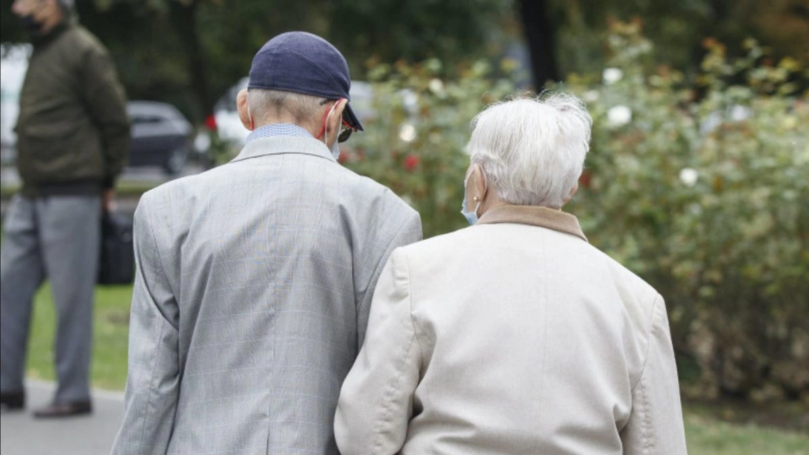 Crăciun greu pentru pensionari! Împrumuturile cresc, iar veniturile nu mai țin pasul cu prețurile