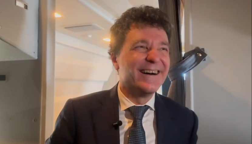 De la masa de Crăciun la avion. Nicușor Dan povestește relaxat despre sărbători și tradițiile sale: „Eu tot timpul mănânc ciolan cu fasole de Crăciun”