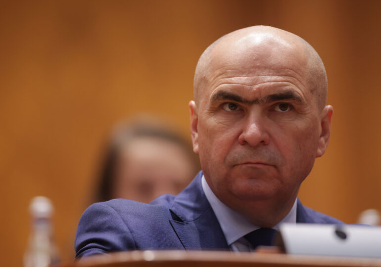 Ilie Bolojan menține alocațiile copiilor la același nivel pentru al doilea an consecutiv. Cât au pierdut, în total, copiii din cauza înghețării sumelor