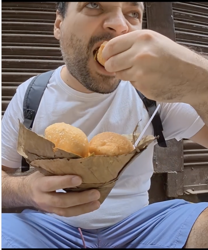 Vedeta din România care a încercat street food-ul din India. Fanii au rămas uluiți de îndrăzneala lui