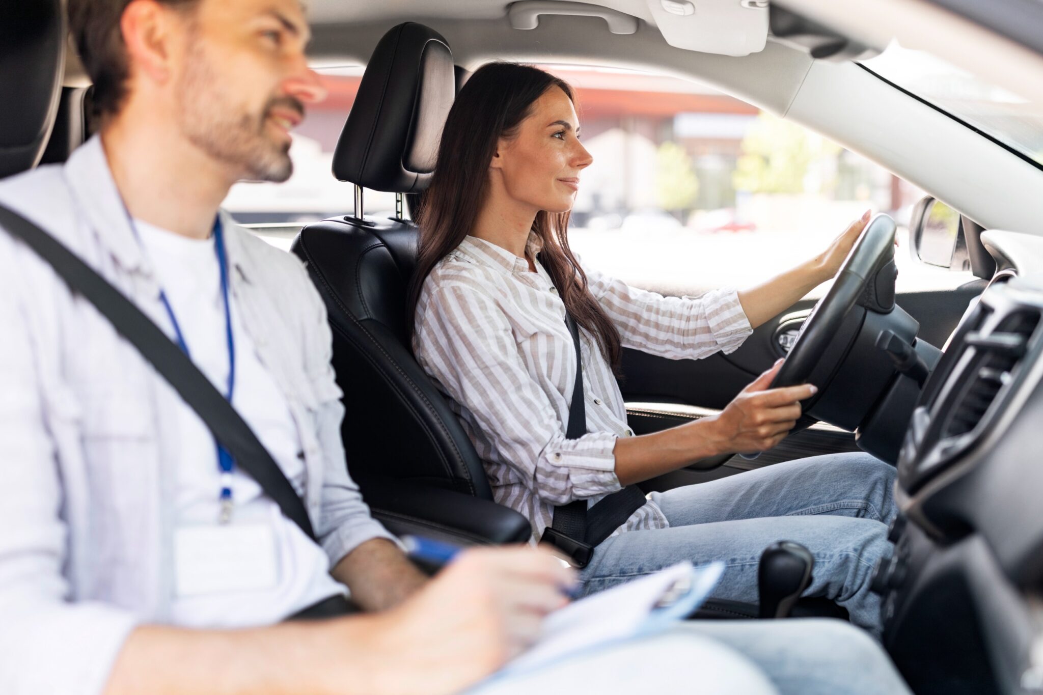 Tinerii din România care pot obține permisul auto fără costuri. Cine suportă cheltuielile pentru școala de șoferi